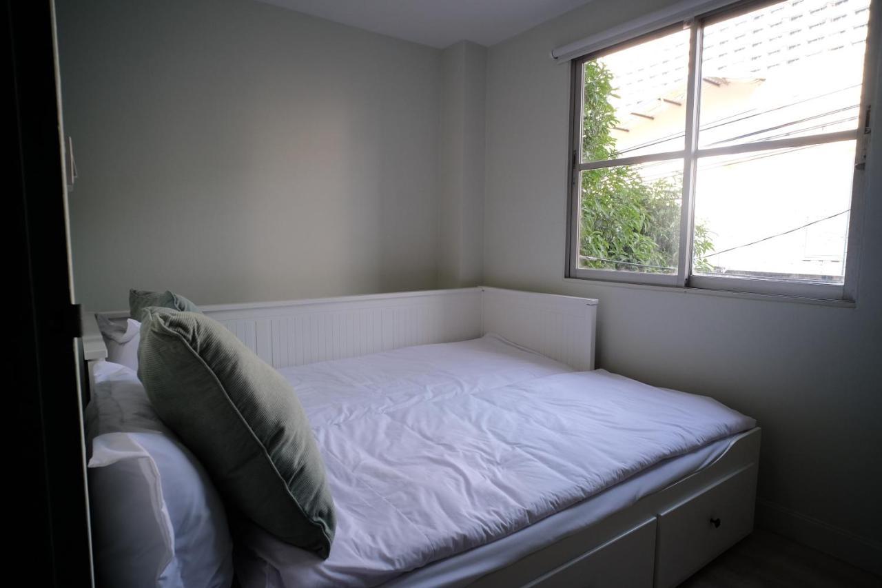 Baan Khun Pra Duplex Rm3 Bangkok Leilighet Eksteriør bilde