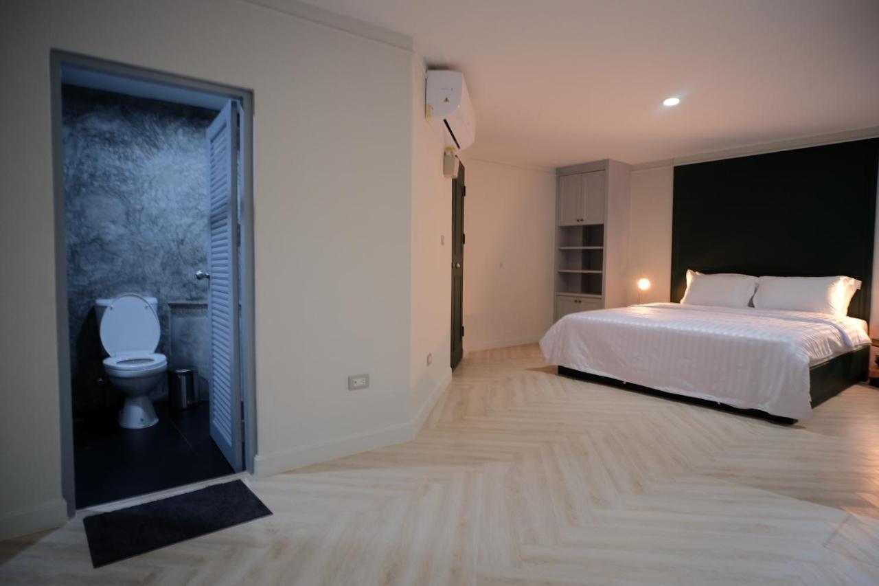Baan Khun Pra Duplex Rm3 Bangkok Leilighet Eksteriør bilde